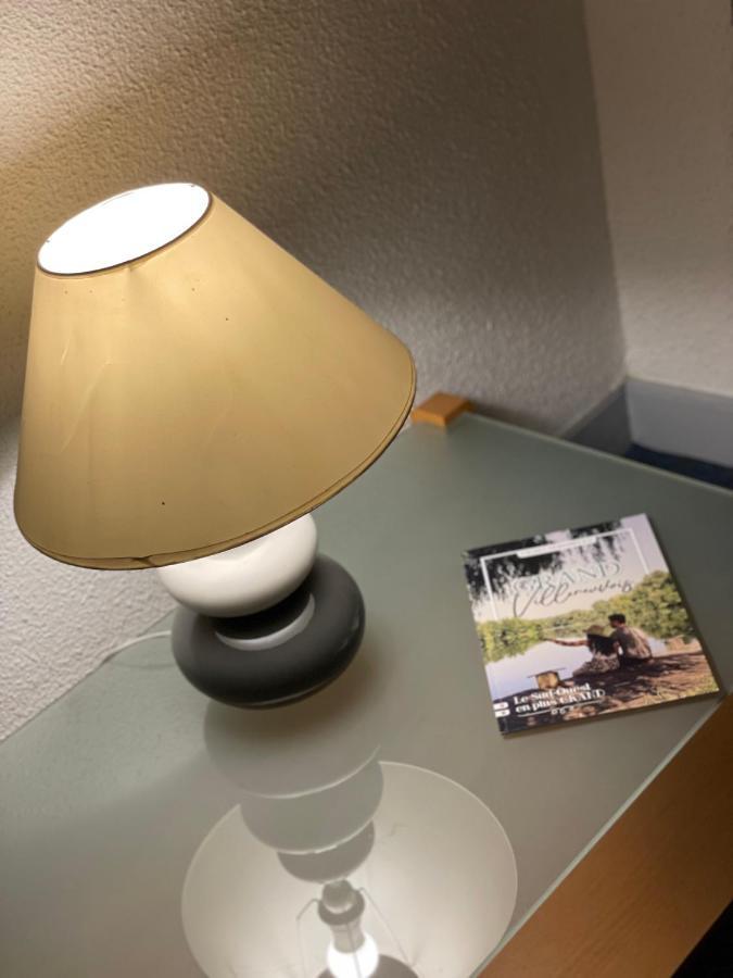 Contact Hotel Les Platanes Villeneuve Sur Lot Centre Buitenkant foto