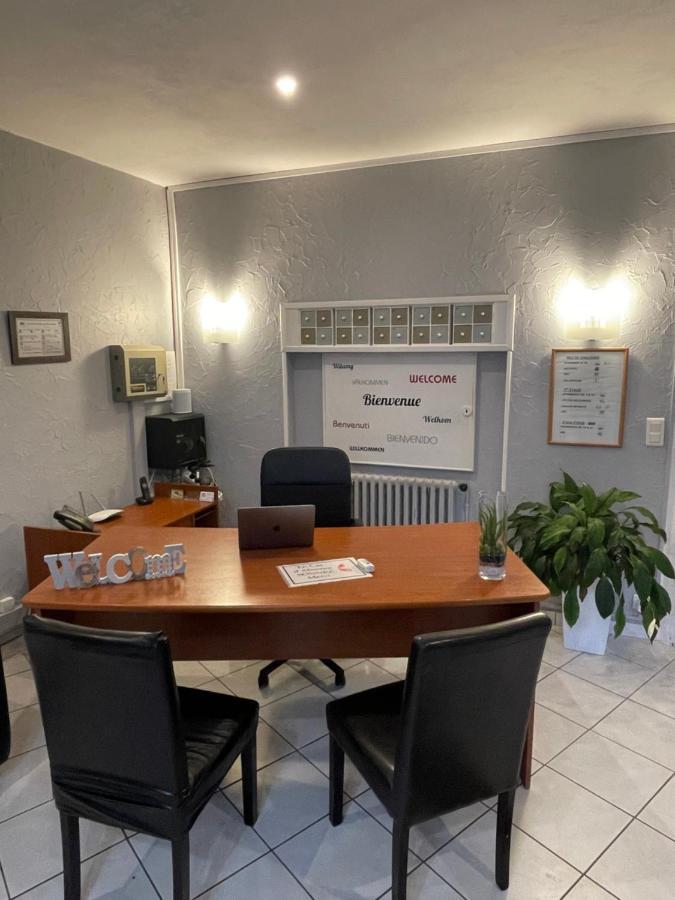 Contact Hotel Les Platanes Villeneuve Sur Lot Centre Buitenkant foto
