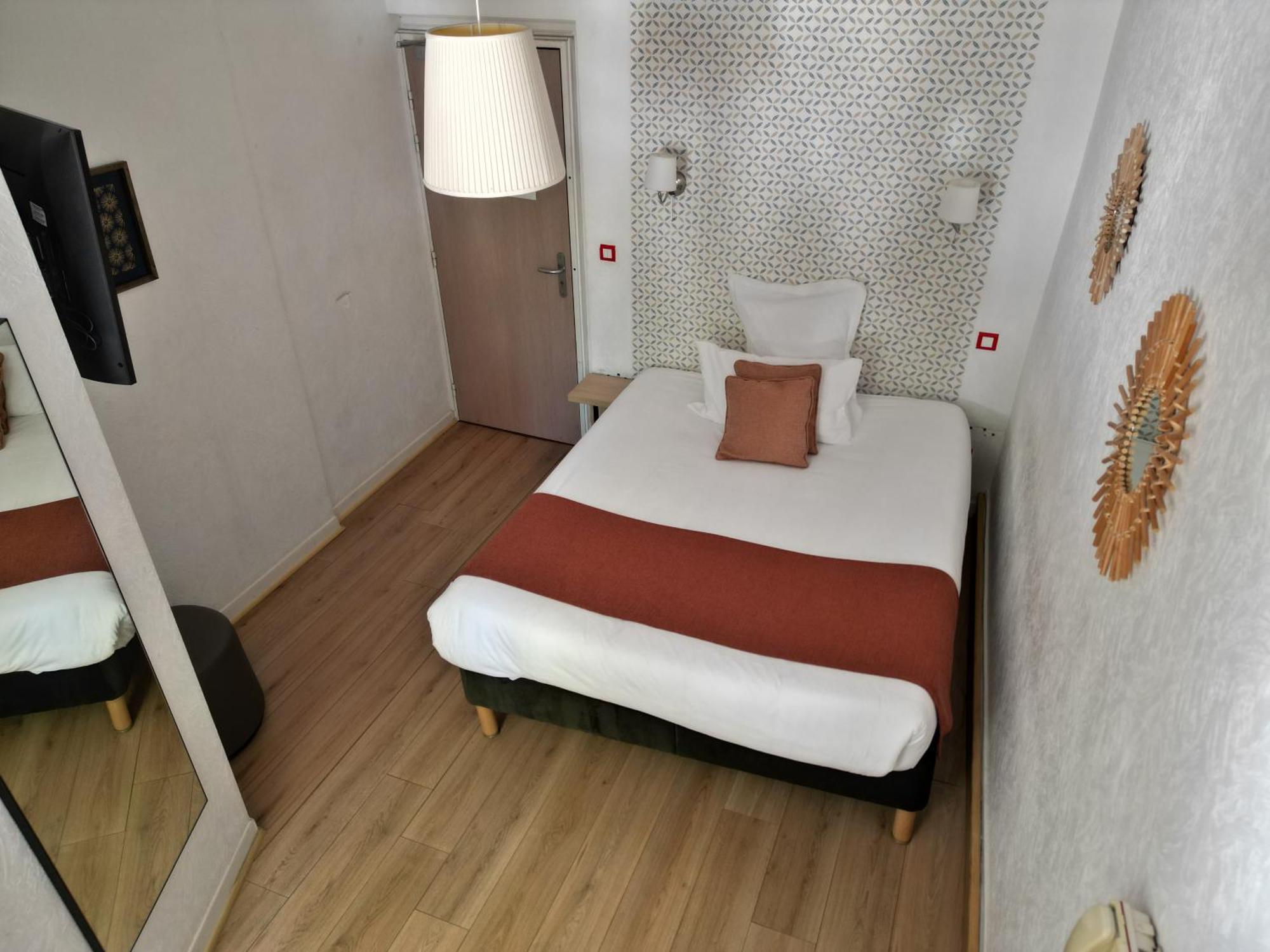 Contact Hotel Les Platanes Villeneuve Sur Lot Centre Buitenkant foto