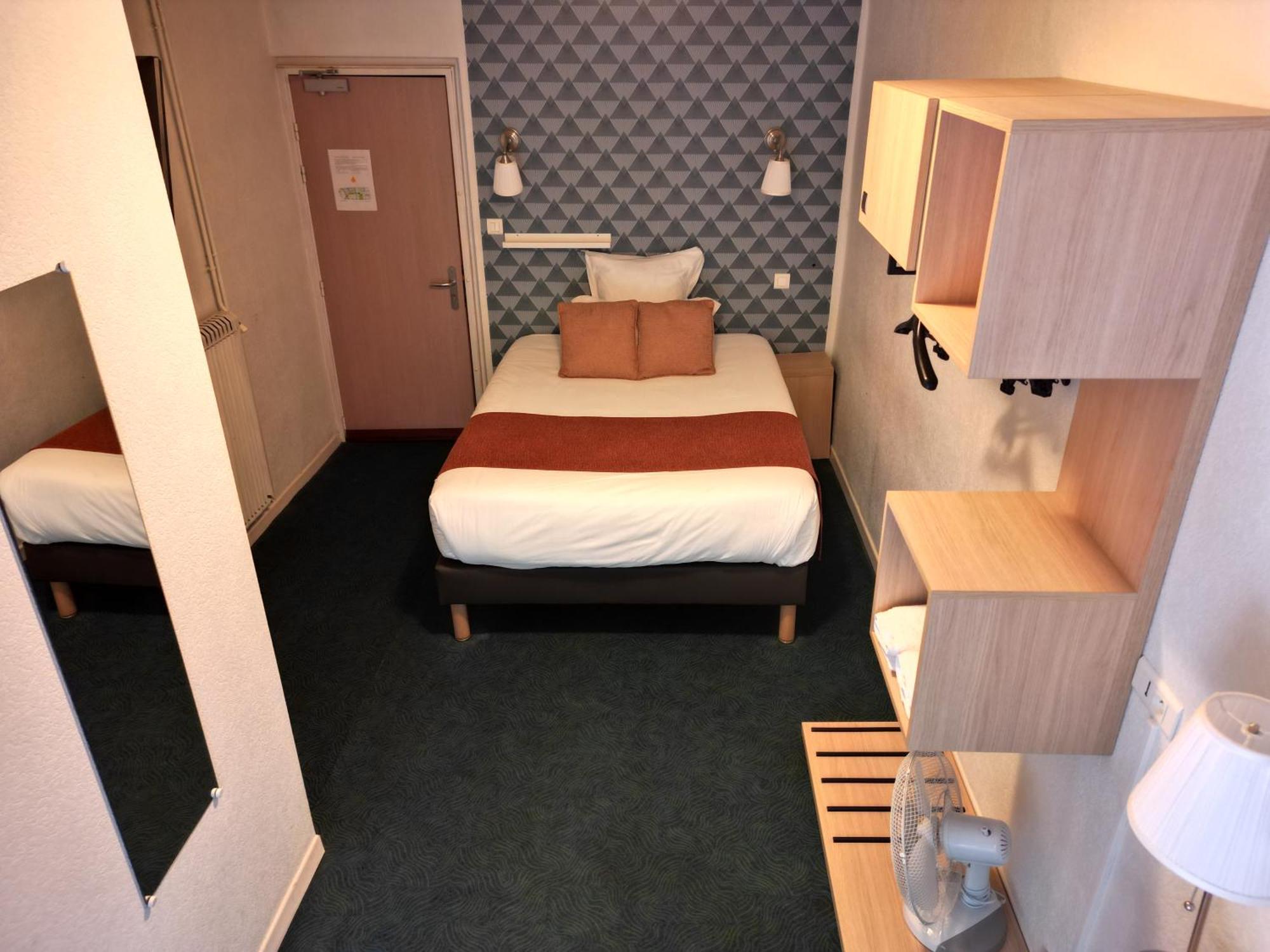 Contact Hotel Les Platanes Villeneuve Sur Lot Centre Buitenkant foto