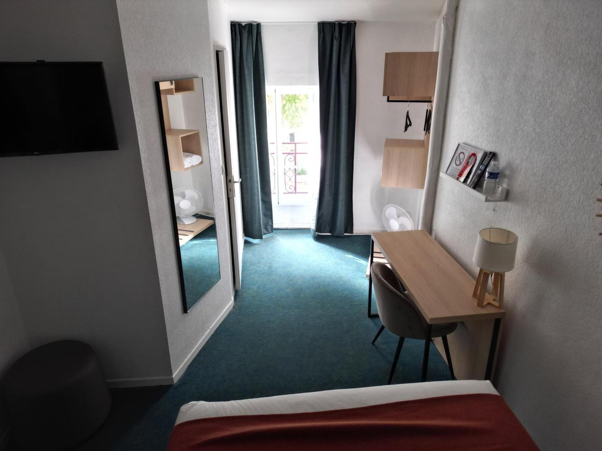 Contact Hotel Les Platanes Villeneuve Sur Lot Centre Buitenkant foto