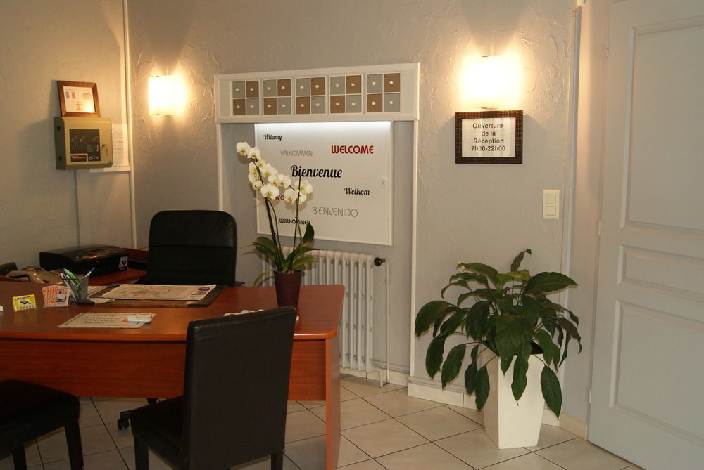 Contact Hotel Les Platanes Villeneuve Sur Lot Centre Buitenkant foto