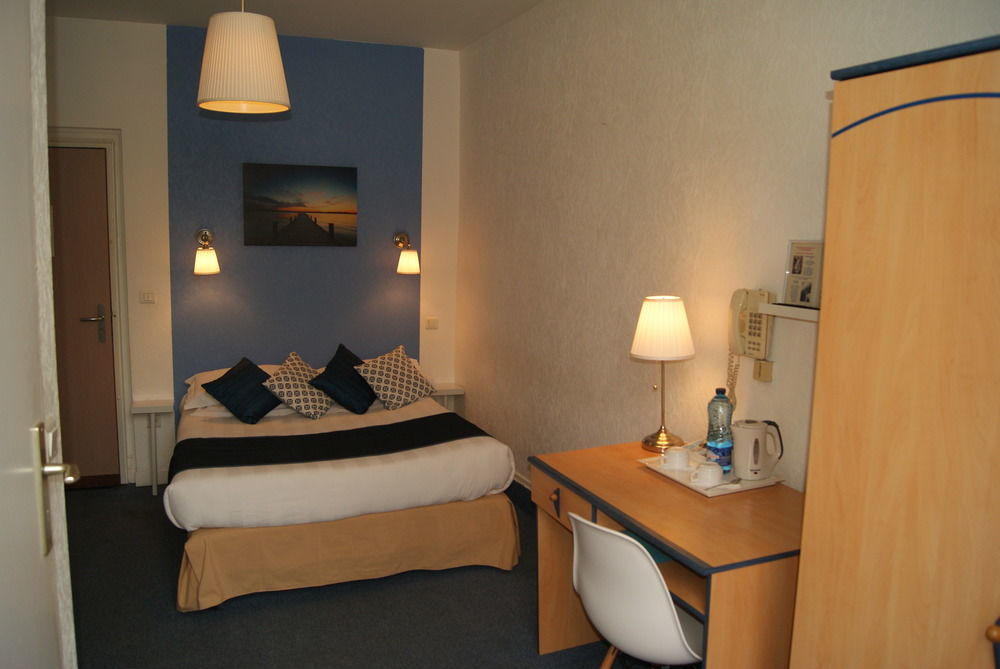 Contact Hotel Les Platanes Villeneuve Sur Lot Centre Buitenkant foto