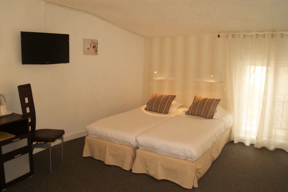 Contact Hotel Les Platanes Villeneuve Sur Lot Centre Buitenkant foto